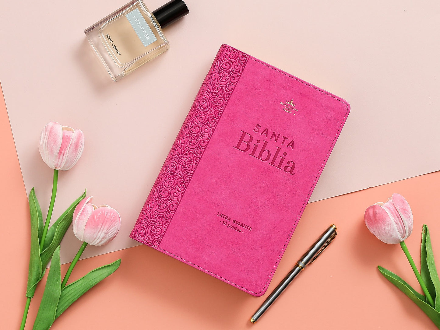 Biblia RVR1960 Tamaño manual  - Imitación Piel, Color Fucsia, Letra Grande 14 Puntos